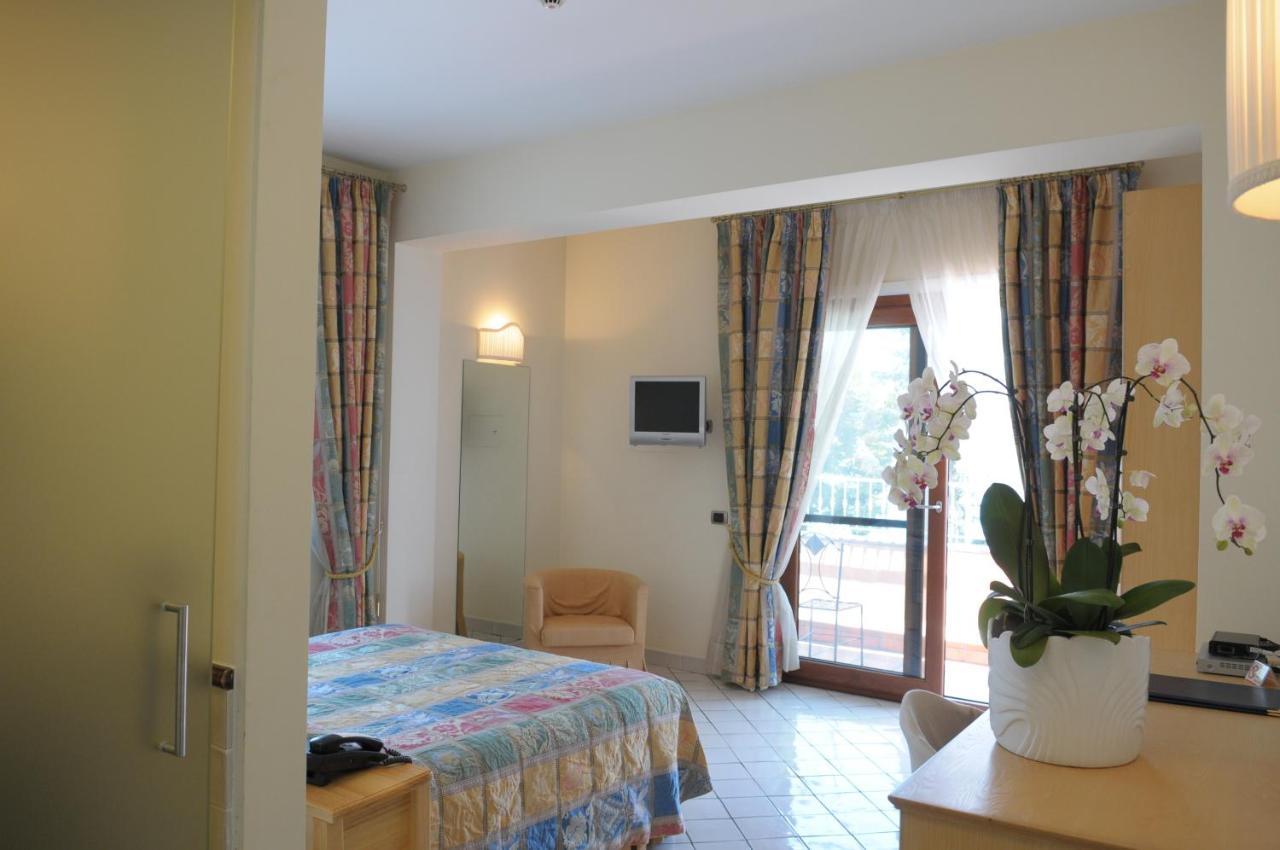 Villa Poseidon -Boutique Hotel- Salerno Cameră foto